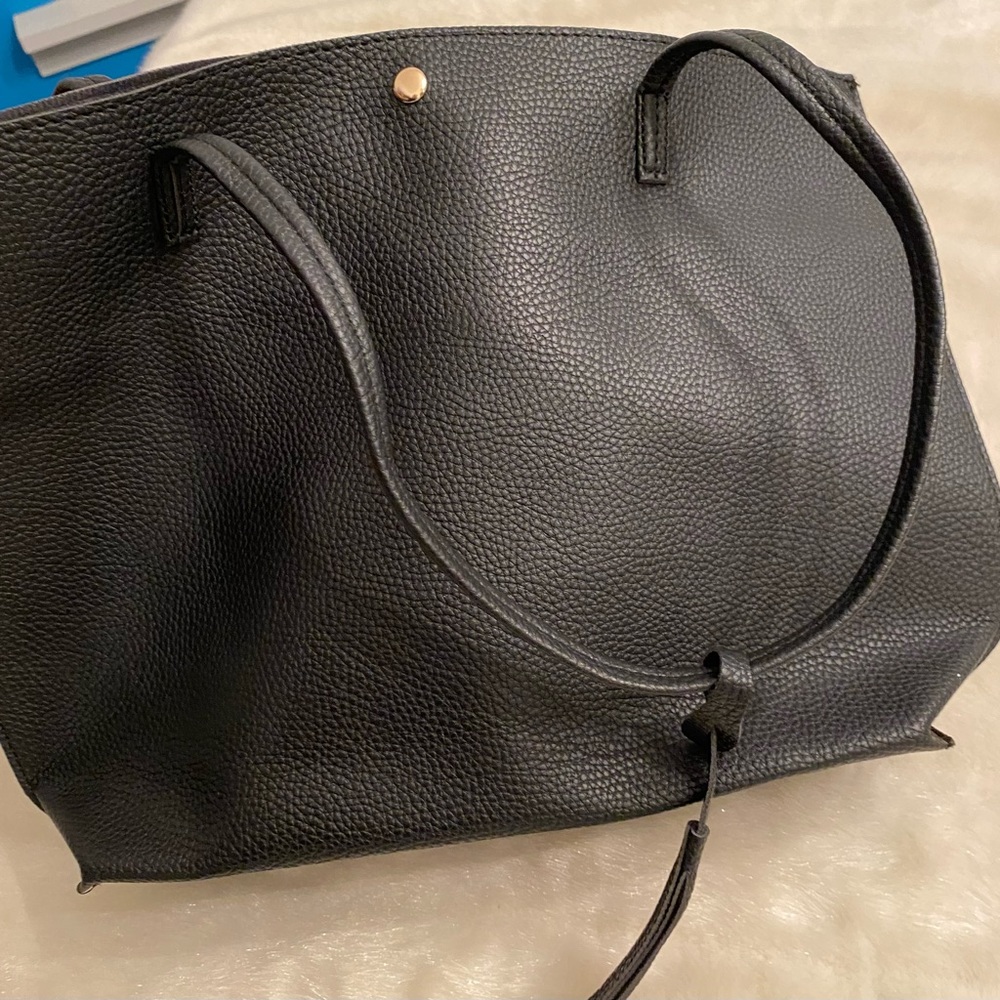 Classic Black Purse for Everyday Style